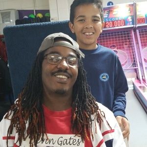 Meet your Posher, Carlos